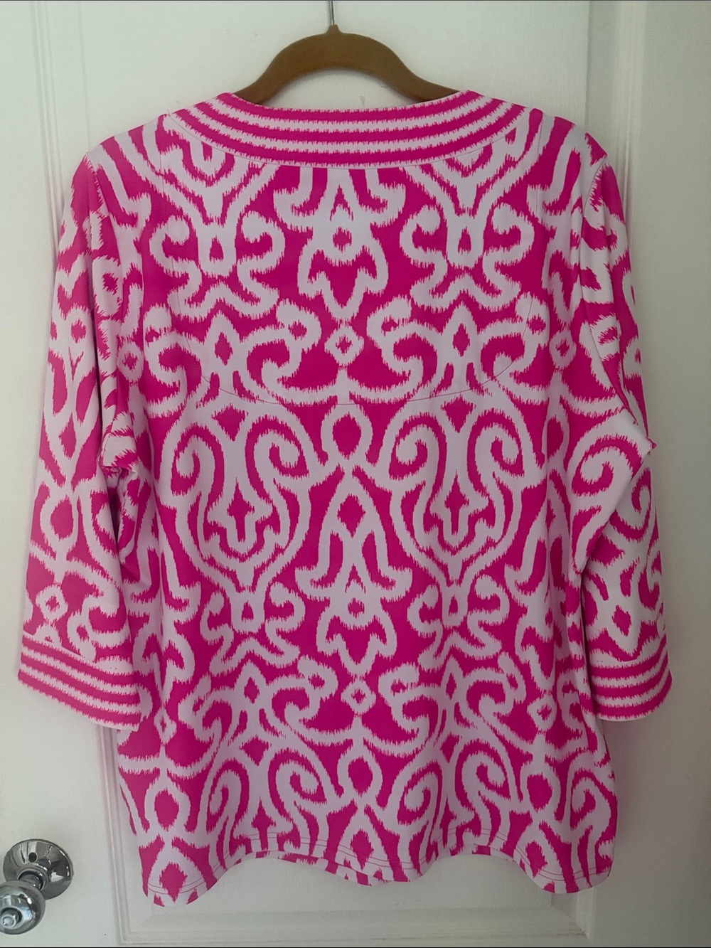 LIKE NEW Gretchen Scott Designs Hot Pink and White Ikat-Style Tunic, Size XL - Picture 7 of 7